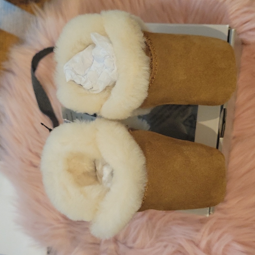Ugg baby boots sz small (see pic for sizing info)
